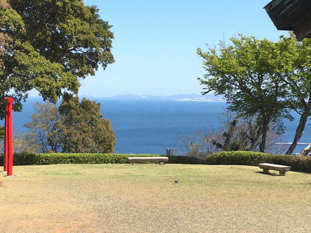 貴船城の庭から見た別府湾